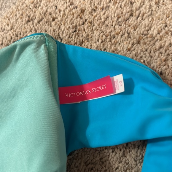 ✨VS Strapless Bling Bikini Top✨ - Picture 5 of 6